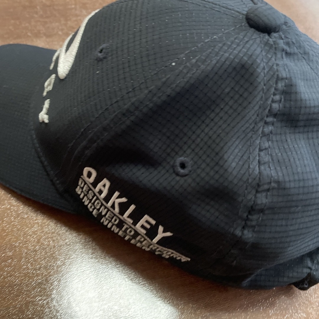 Oakley(オークリー)のOAKLEY（オークリー） オークリー　メンズゴルフキャップ　ラクマパック　 スポーツ/アウトドアのゴルフ(その他)の商品写真