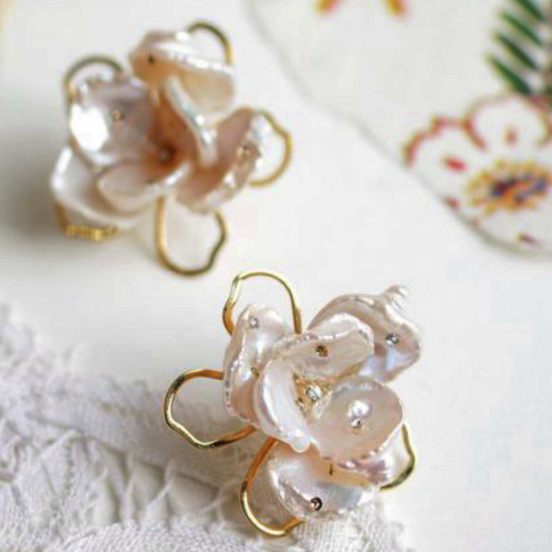 cui-cui(キュイキュイ)のcuicui ❤︎ Pearl Flower Pierce ピアス アクセサリー レディースのアクセサリー(ピアス)の商品写真