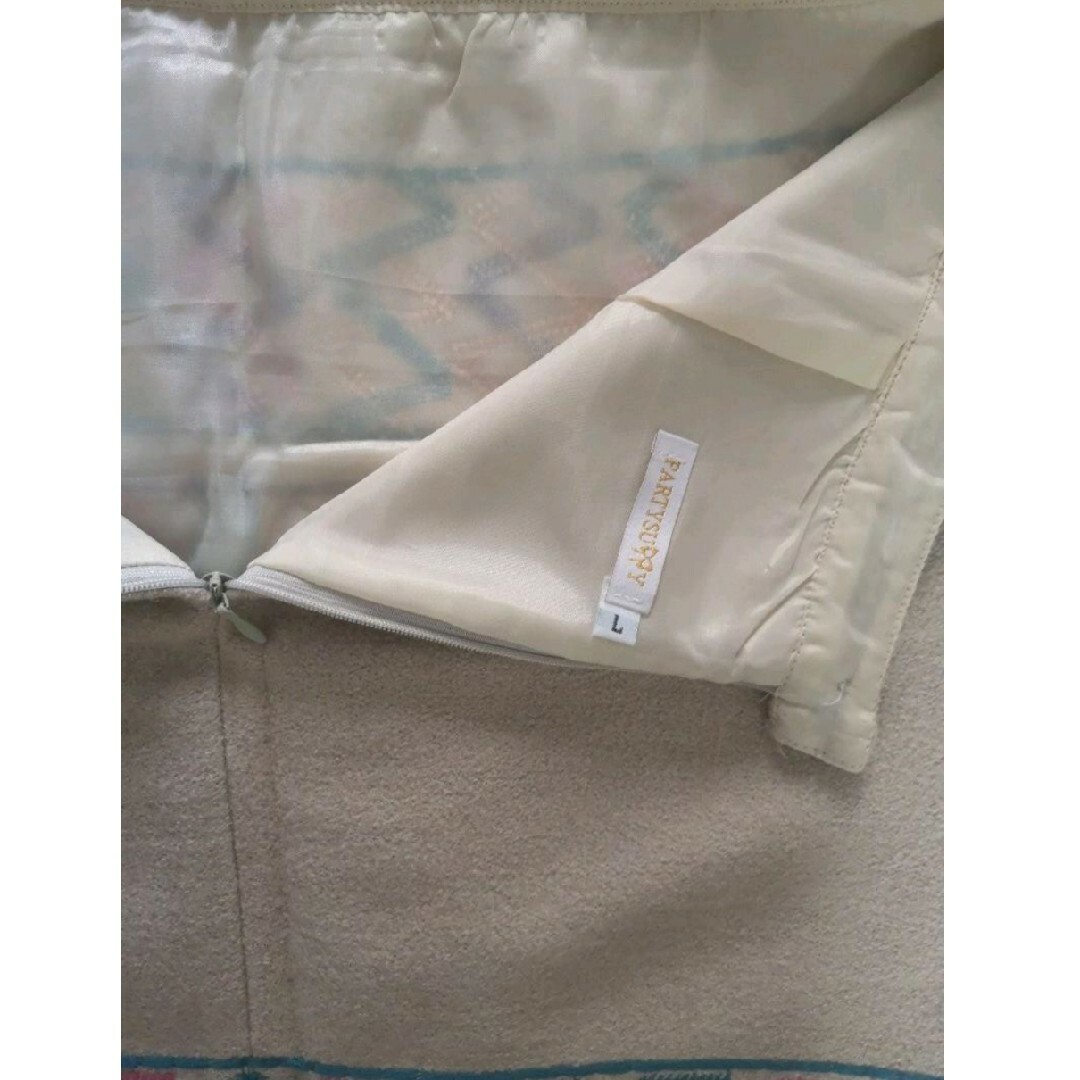 美品 ミニ スカート ウール混 刺繍 幾何学模様 秋冬 ベージュ ファスナー付 レディースのスカート(ミニスカート)の商品写真