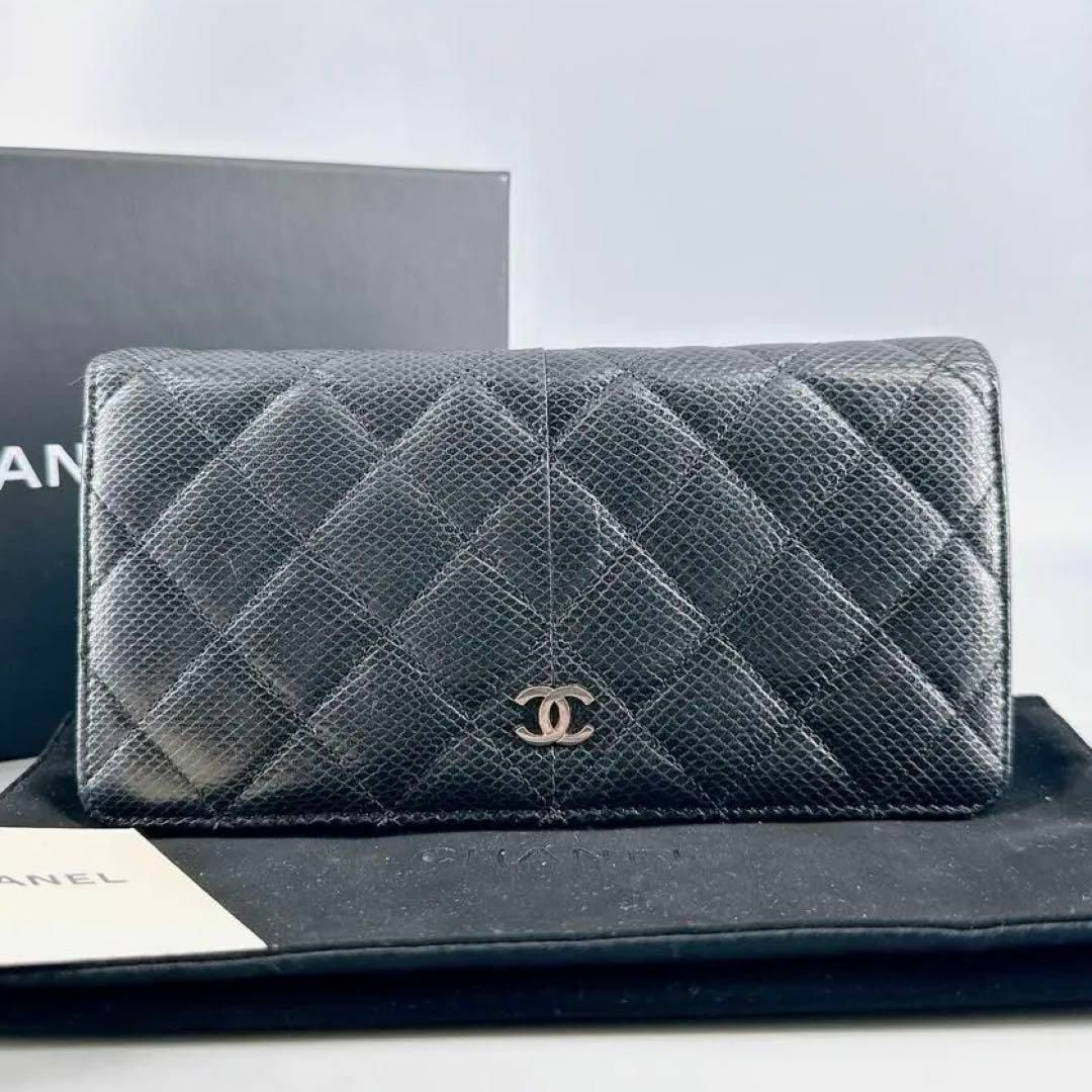 やや傷や汚れありB極美品 CHANEL キャビアスキン 折り財布 ココマーク SV金具 ブラック