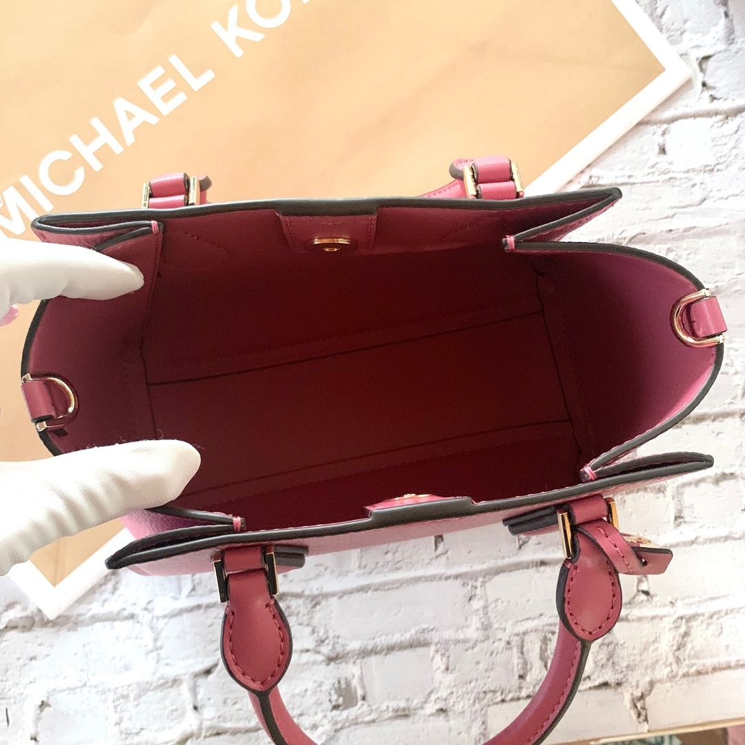 Michael Kors(マイケルコース)の【お得な2バッグ☆】MICHAEL KORS バッグ☆新品 ピンク ブラウン レディースのバッグ(ショルダーバッグ)の商品写真