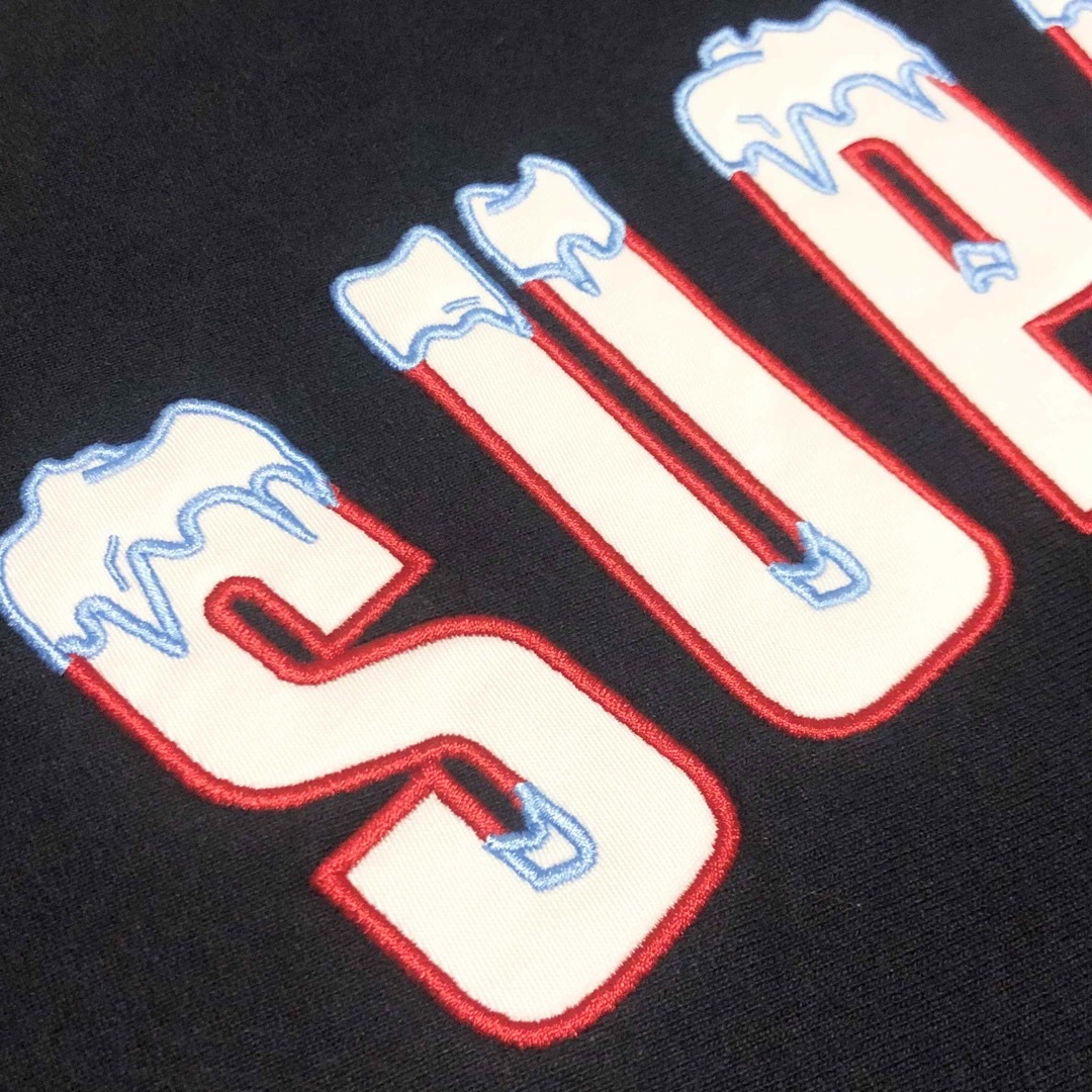 後藤真希着用 Supreme シュプリーム パーカー アーチ刺繍ロゴ入り 後藤真希着用 Supreme シュプリーム パーカー アーチ刺繍ロゴ入り