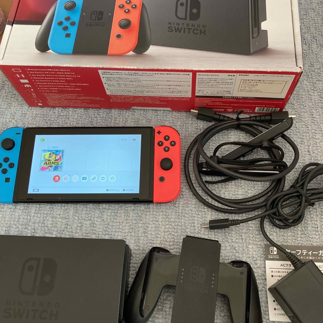 Nintendo Switch(ニンテンドースイッチ)のNintendo Switch JOY-CON(L)(R)本体セット中古　動作品 エンタメ/ホビーのゲームソフト/ゲーム機本体(携帯用ゲーム機本体)の商品写真