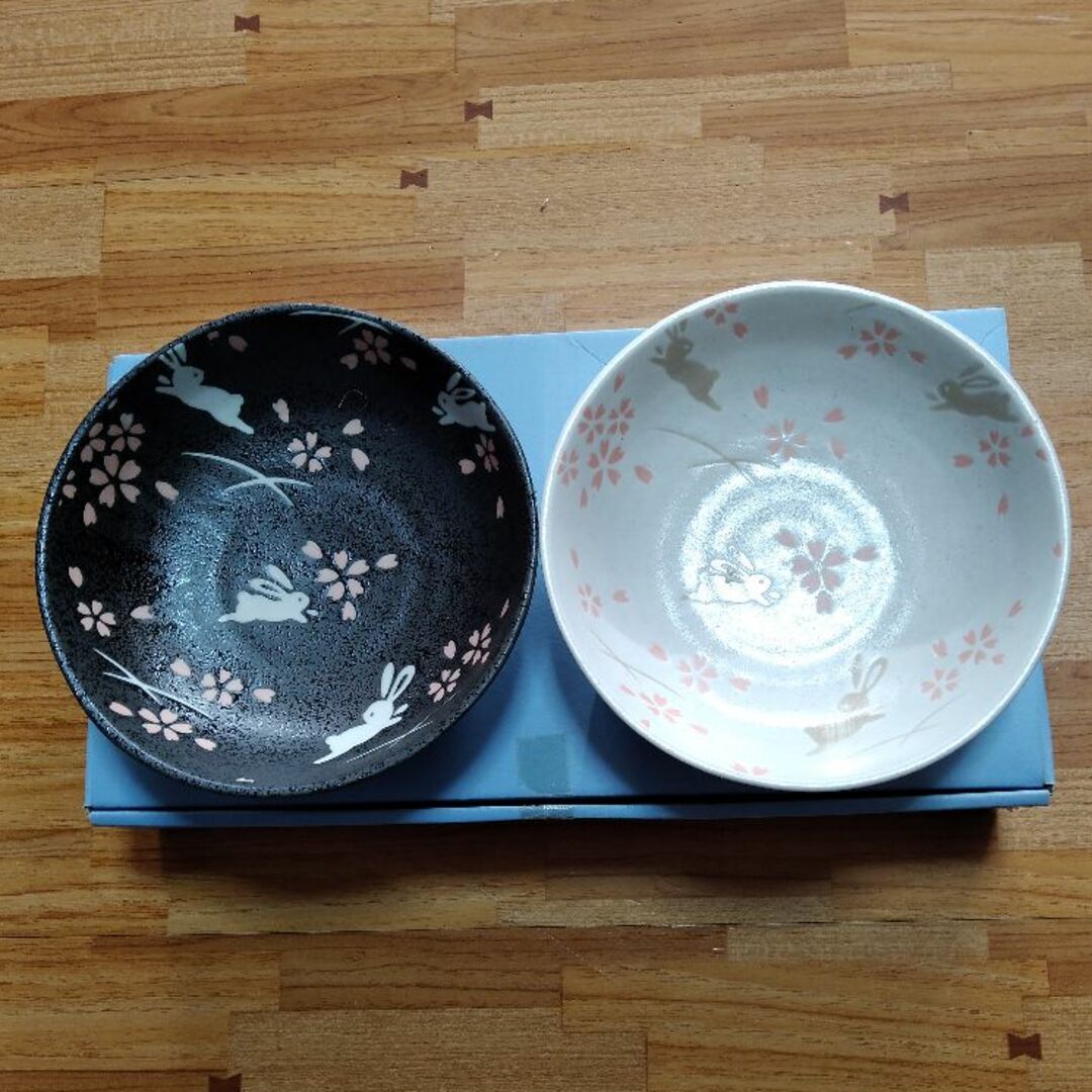 うさぎ＆さくら柄のお皿 ２色set インテリア/住まい/日用品のキッチン/食器(食器)の商品写真