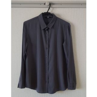 ユニクロ(UNIQLO)のユニクロ　レーヨンブラウス（長袖）　グレー(シャツ/ブラウス(長袖/七分))