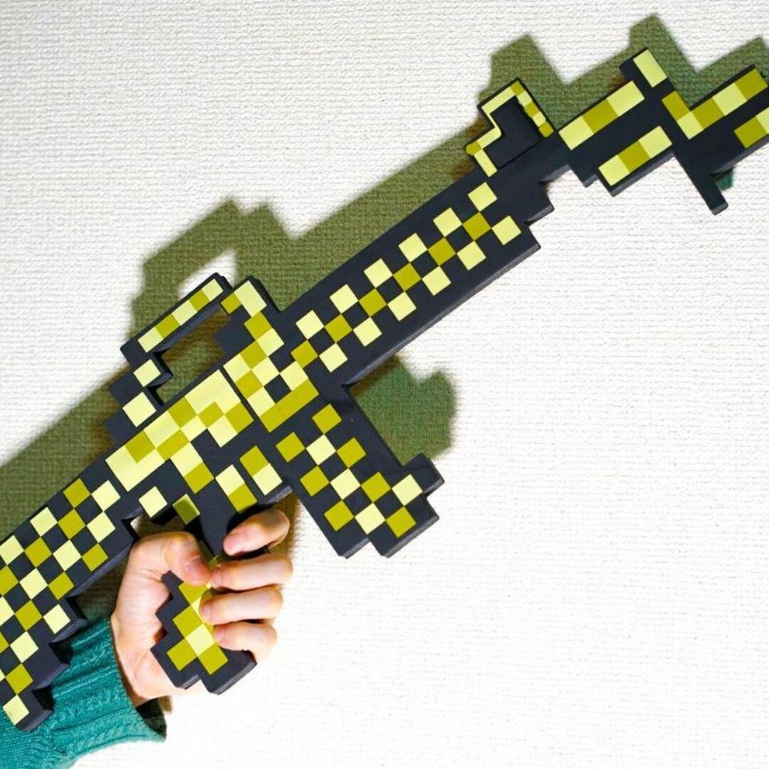 銃剣　マシンガン　ライフル　コスプレ　 マインクラフト　60cm黄【現物撮影】 エンタメ/ホビーのコスプレ(小道具)の商品写真