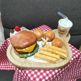 ハンバーガー🍔プレート★ハンドメイド【オブジェ】(インテリア雑貨)