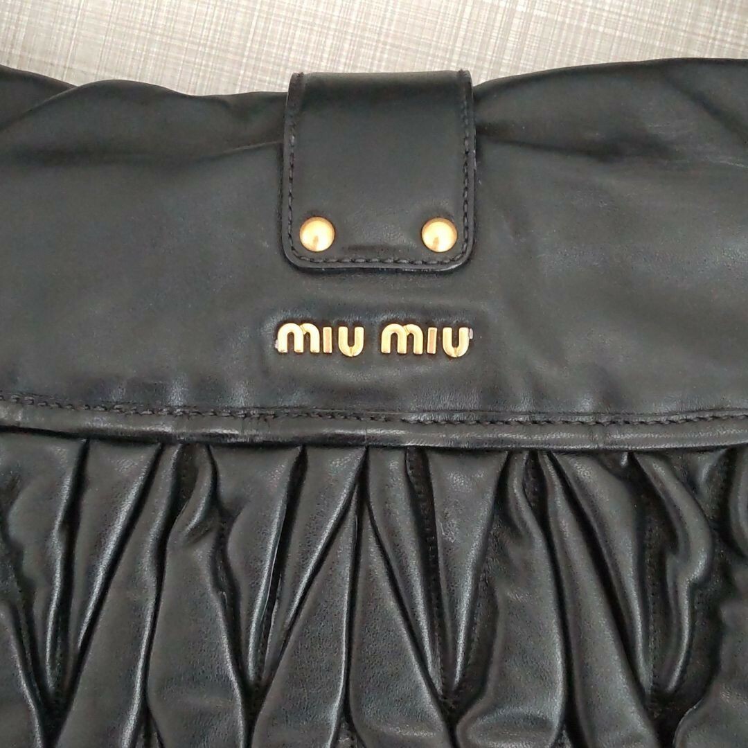 miumiu(ミュウミュウ)のmiu miuの１回短時間使用のみ バッグ レディースのバッグ(ショルダーバッグ)の商品写真