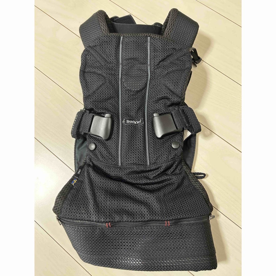 BABYBJORN(ベビービョルン)の※週末限定値下げ！！ベビービョルン　抱っこ紐　ワンカイエアー　 キッズ/ベビー/マタニティの外出/移動用品(抱っこひも/おんぶひも)の商品写真