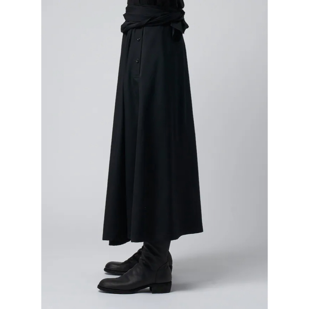 Yohji Yamamoto POUR HOMME(ヨウジヤマモトプールオム)のYohji Yamamoto 23AW ヨウジヤマモト フレアースカート 新品 メンズのパンツ(その他)の商品写真