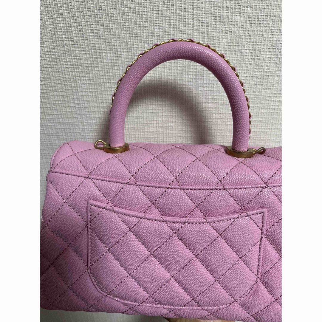 CHANEL(シャネル)の23P新作 新品同様　シャネル　ココハンドル  トップハンドル　24cm　ピンク レディースのバッグ(ショルダーバッグ)の商品写真