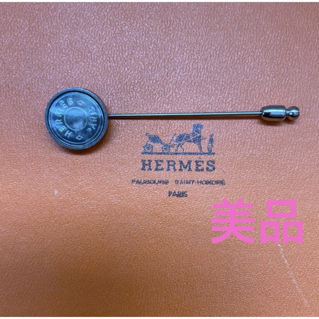 レディースHERMES エルメス　ピンバッジ、ブローチ、ラペルピン　シェル/シルバー　美品