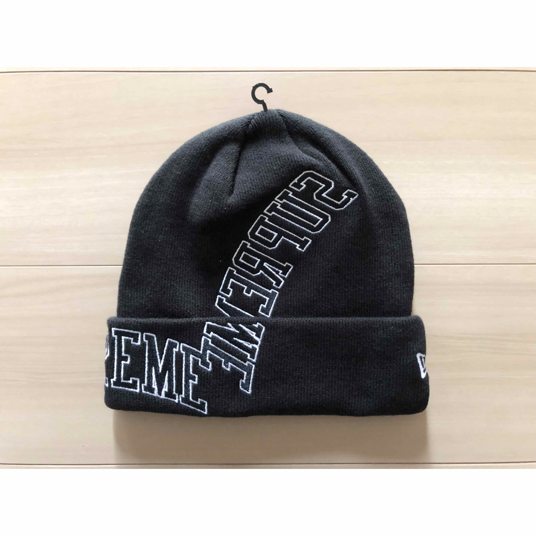 Supreme(シュプリーム)のシュプリーム　New Era Multi Arc Beanie　黒 メンズの帽子(ニット帽/ビーニー)の商品写真