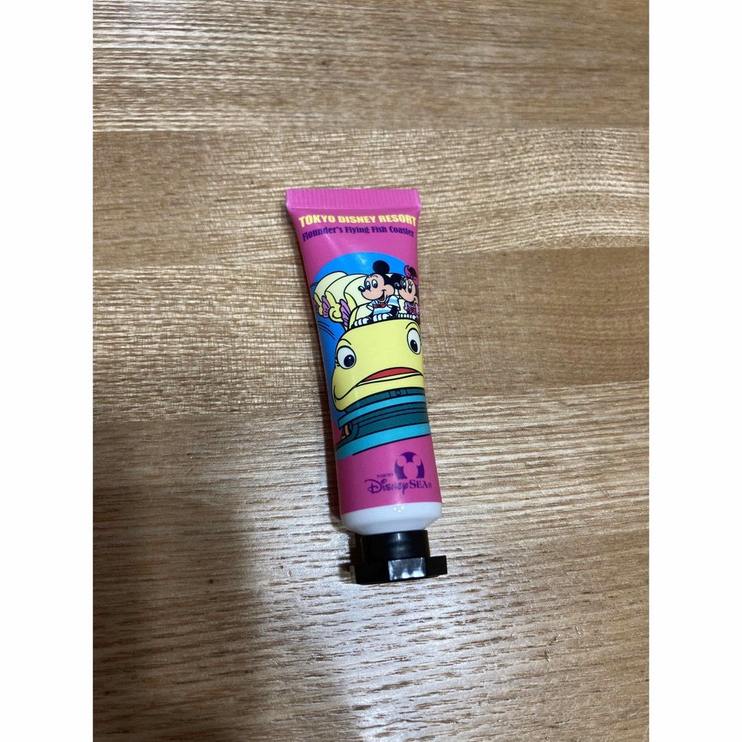 ディズニー　ハンドクリーム　10g コスメ/美容のボディケア(ハンドクリーム)の商品写真