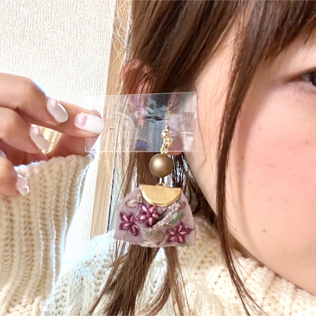 【刺繍リボンシリーズ   C   イヤリング／ピアスに変更可】ハンドメイド ハンドメイドのアクセサリー(イヤリング)の商品写真