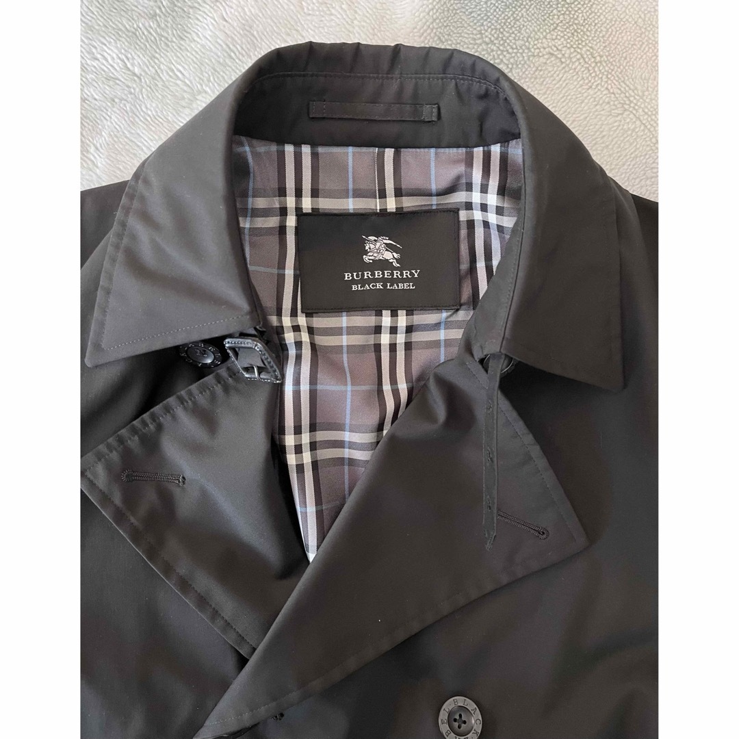 BURBERRY BLACK LABEL(バーバリーブラックレーベル)のバーバリーブラックレーベル トレンチコート　ハーフ　裏地チェック柄　黒　Mサイズ メンズのジャケット/アウター(トレンチコート)の商品写真