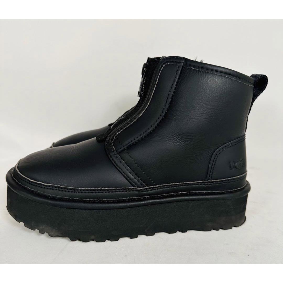UGG(アグ)の美品　UGG アグ ブーツ ニューメル プラットフォーム ジップ  黒　23cm レディースの靴/シューズ(ブーツ)の商品写真