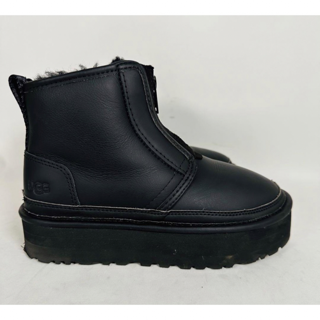 UGG(アグ)の美品　UGG アグ ブーツ ニューメル プラットフォーム ジップ  黒　23cm レディースの靴/シューズ(ブーツ)の商品写真