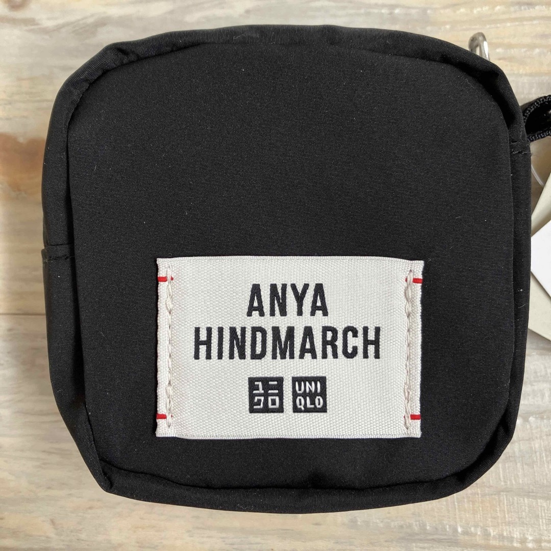 ANYA HINDMARCH(アニヤハインドマーチ)のアニヤハインドマーチ×ユニクロUNIQLO エコバッグ　ブラック黒　男女兼用 メンズのバッグ(エコバッグ)の商品写真