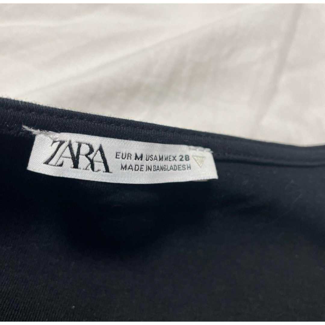 ZARA(ザラ)のZARA サイドギャザー入りTシャツ　M 未使用　黒 レディースのトップス(Tシャツ(半袖/袖なし))の商品写真