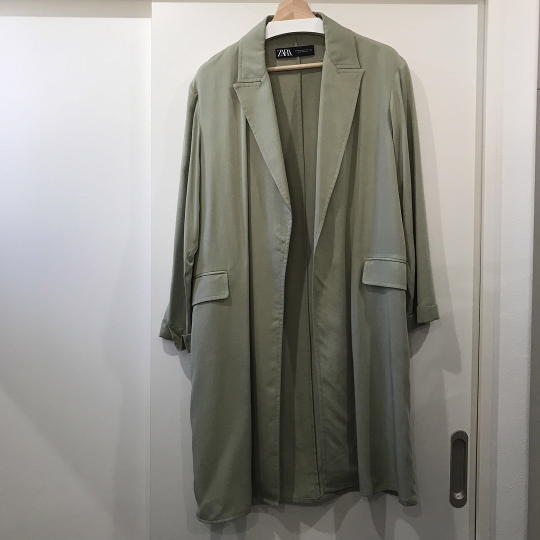 ZARA(ザラ)のZARA 薄手ロングコート　薄グリーン レディースのジャケット/アウター(ロングコート)の商品写真