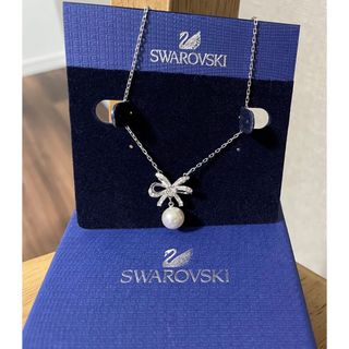 スワロフスキー(SWAROVSKI)の新品未使用　スワロフスキー リボンパール ネックレス 40cm ホワイト(ネックレス)