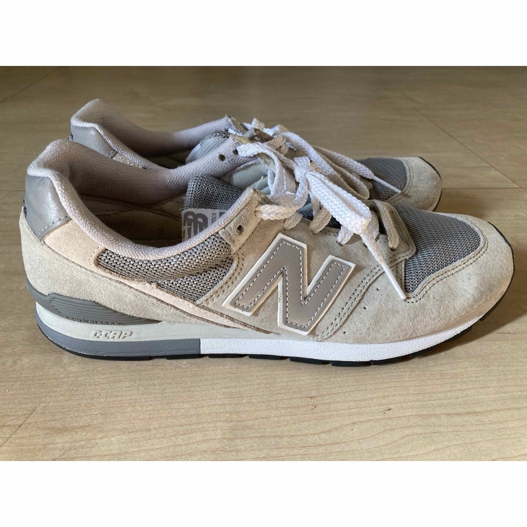 996（New Balance）(キュウキュウロク)のにわとり様専用　ニューバランス／996／グレー／25 レディースの靴/シューズ(スニーカー)の商品写真