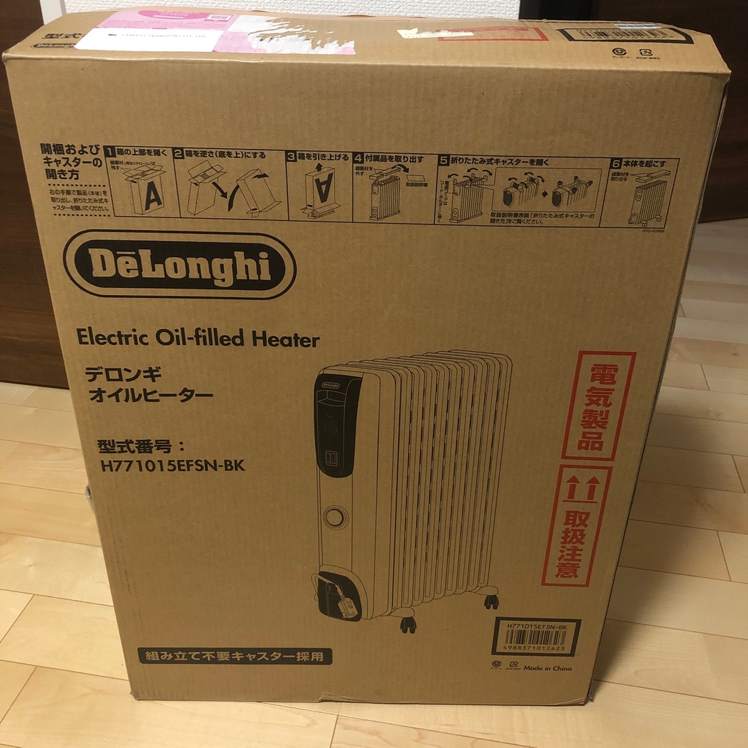 DeLonghi(デロンギ)のデロンギ　オイルヒーター　H771015EFSN-BK スマホ/家電/カメラの冷暖房/空調(オイルヒーター)の商品写真