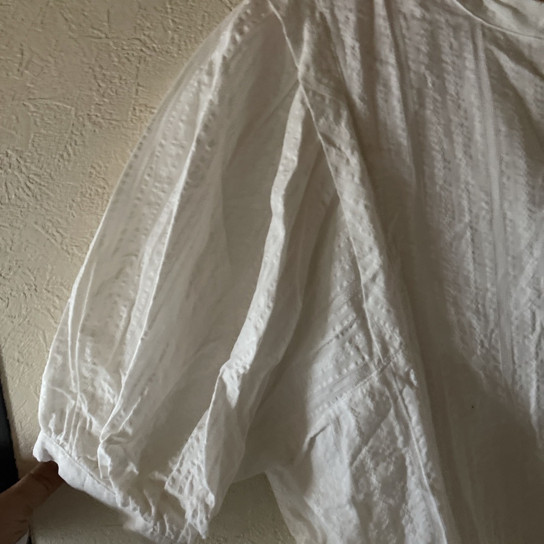 GU(ジーユー)の５３　　大きい　GU 白バフ袖シャツ レディースのトップス(シャツ/ブラウス(半袖/袖なし))の商品写真