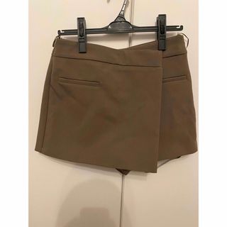 ザラ(ZARA)のzara アシンメトリースコート(ショートパンツ)