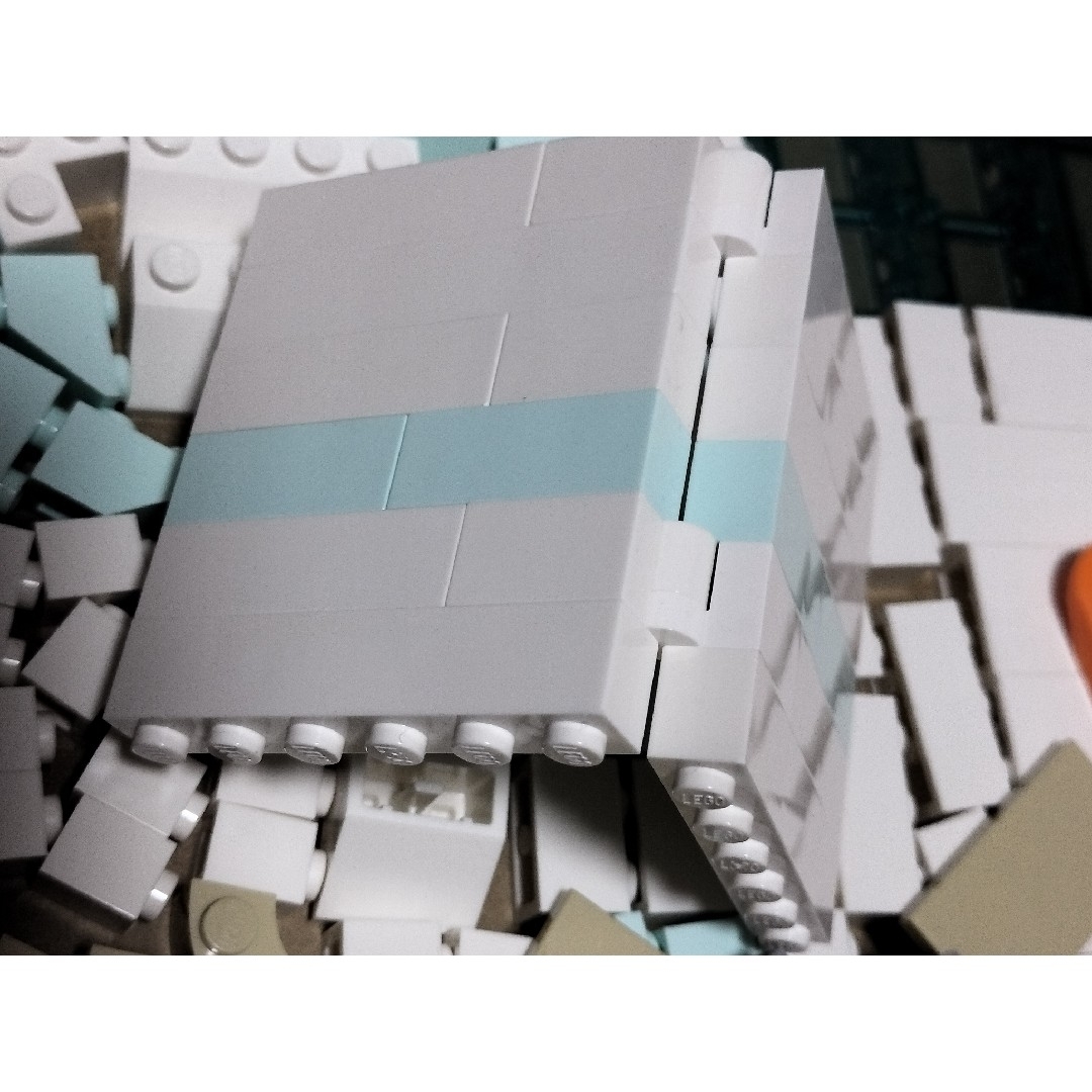 Lego(レゴ)の送料無料　レゴ　家のパーツ　開閉パーツ　白　プレート　ドア　柱　ブロック外し キッズ/ベビー/マタニティのおもちゃ(知育玩具)の商品写真