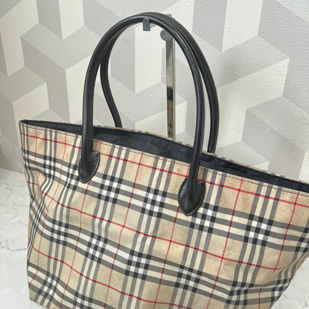 BURBERRY BLUE LABEL(バーバリーブルーレーベル)の【バーバリーブルーレーベル】日本製 ノバチェック ナイロン 牛革 ハンドバッグ レディースのバッグ(ハンドバッグ)の商品写真