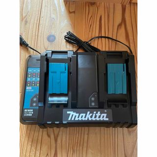 マキタ(Makita)のマキタ　バッテリー充電器14.4Ｖ〜18V 2口用(バッテリー/充電器)