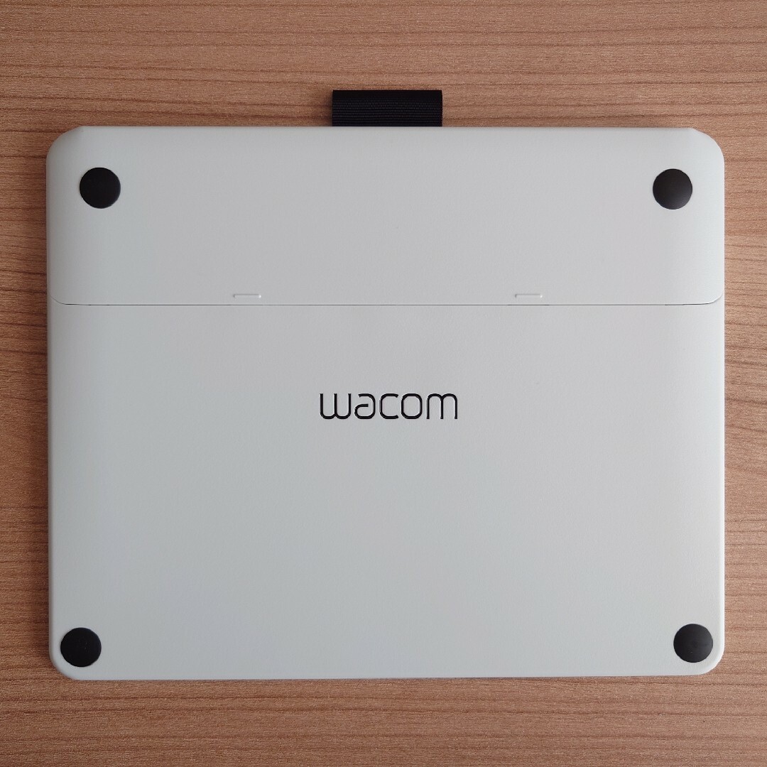 Wacom(ワコム)の【美品】ワコム Intuos Draw ペンモデル Sサイズ ホワイト スマホ/家電/カメラのPC/タブレット(PC周辺機器)の商品写真