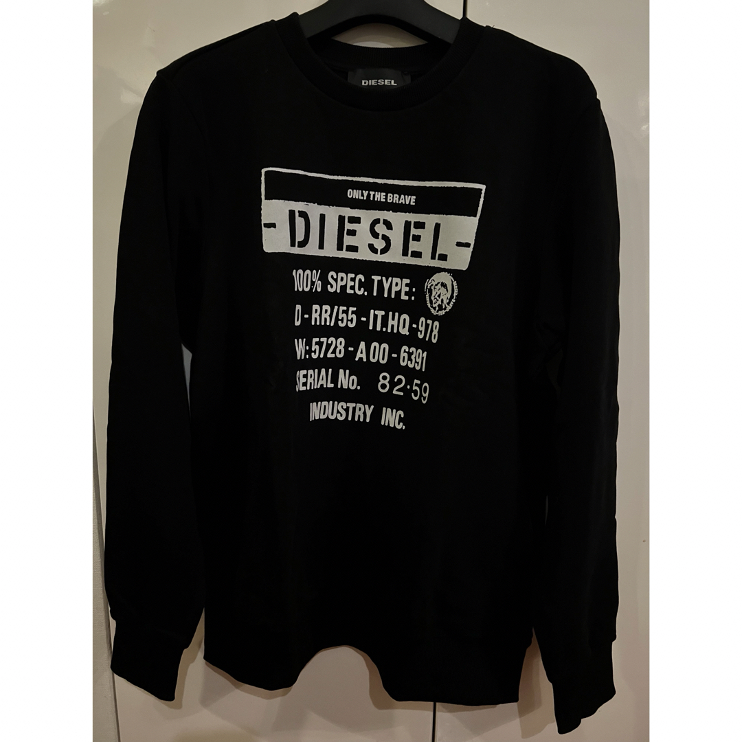 DIESEL(ディーゼル)の新品未使用！ディーゼル  DIESEL  トレーナー　ブラックS メンズのトップス(スウェット)の商品写真