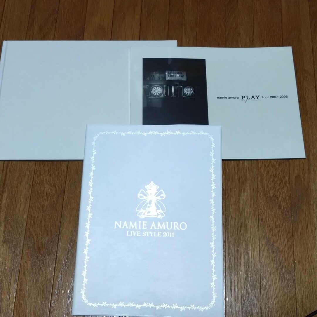 安室奈美恵　パンフレット3冊 エンタメ/ホビーのタレントグッズ(ミュージシャン)の商品写真