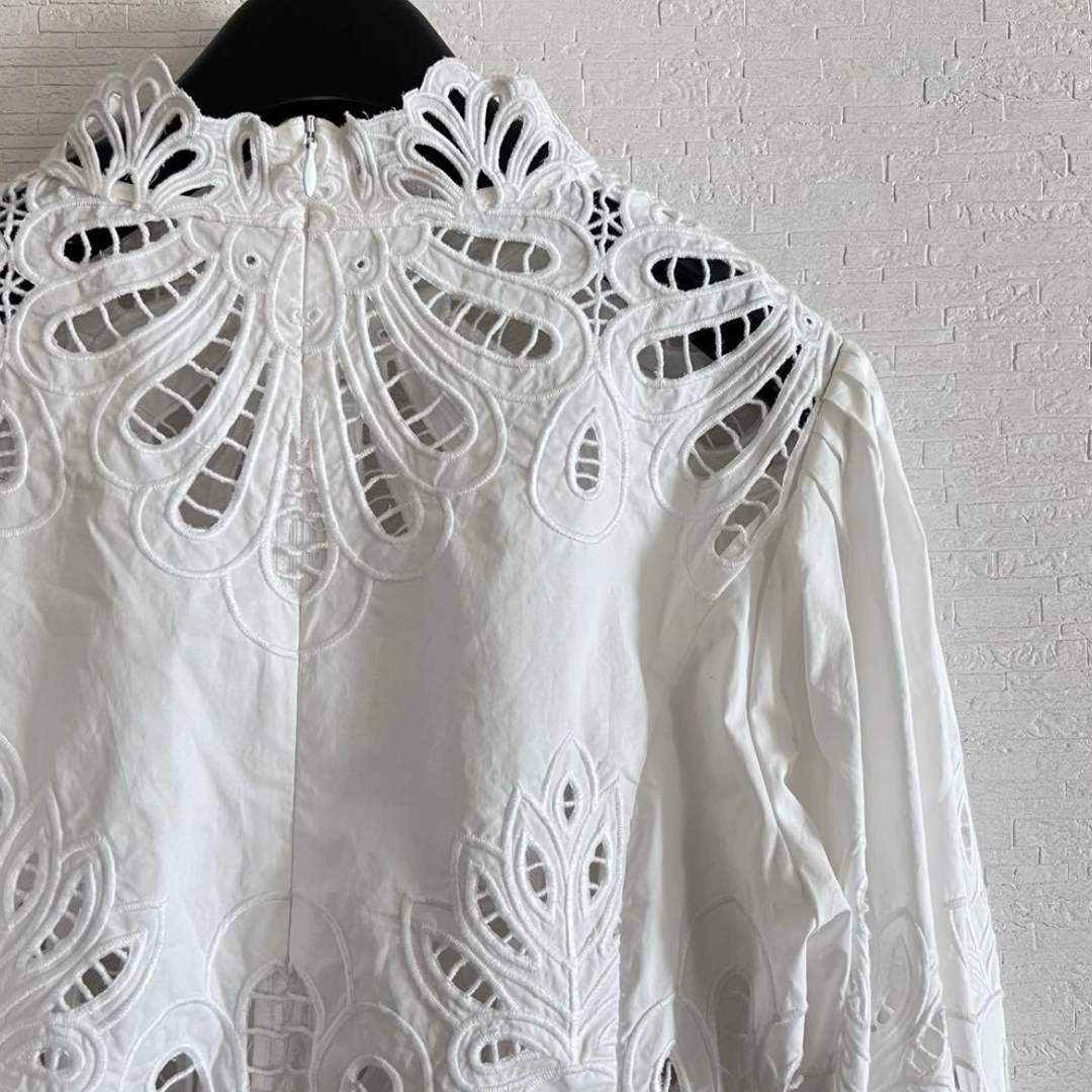 LOULOU WILLOUGHBY - 【LOULOU WILLOUGHBY】オール刺繍ブラウスの通販