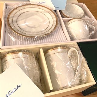 ノリタケ(Noritake)のノリタケ  ハンプシャー マグカップとティーカップ ペア セット(グラス/カップ)