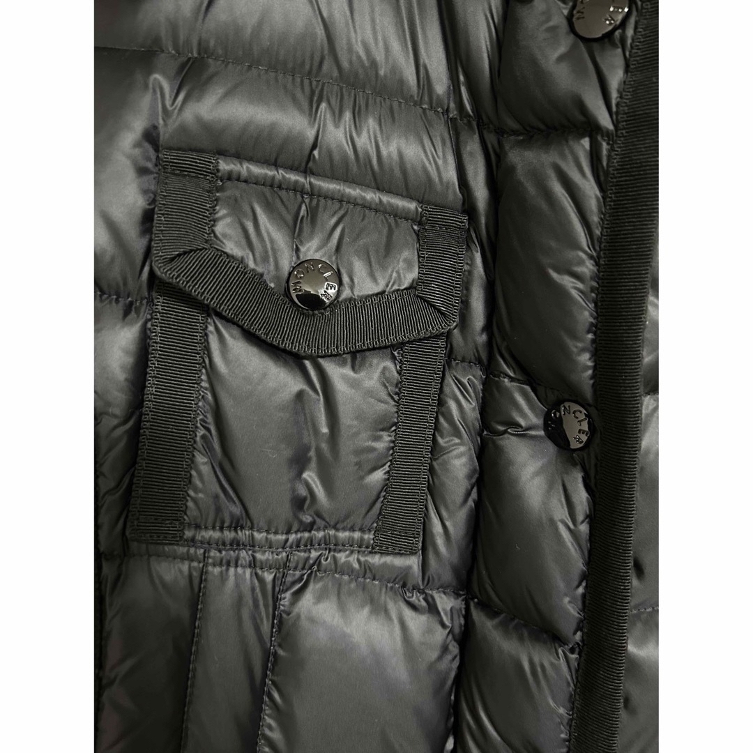 MONCLER(モンクレール)の状態いい破格モンクレールレディース　正規品　ブラック レディースのジャケット/アウター(ダウンジャケット)の商品写真