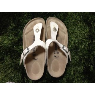 ビルケンシュトック(BIRKENSTOCK)のビルケンホワイト♡月末までお取り置き中♡(サンダル)