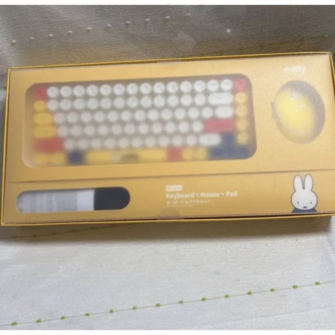 ミッフィーキーボード　マウス　マウスパッド セット 黄色 スマホ/家電/カメラのPC/タブレット(PC周辺機器)の商品写真