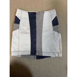 ゲス(GUESS)のGUESS ゲス　ミニスカート　中古(ミニスカート)