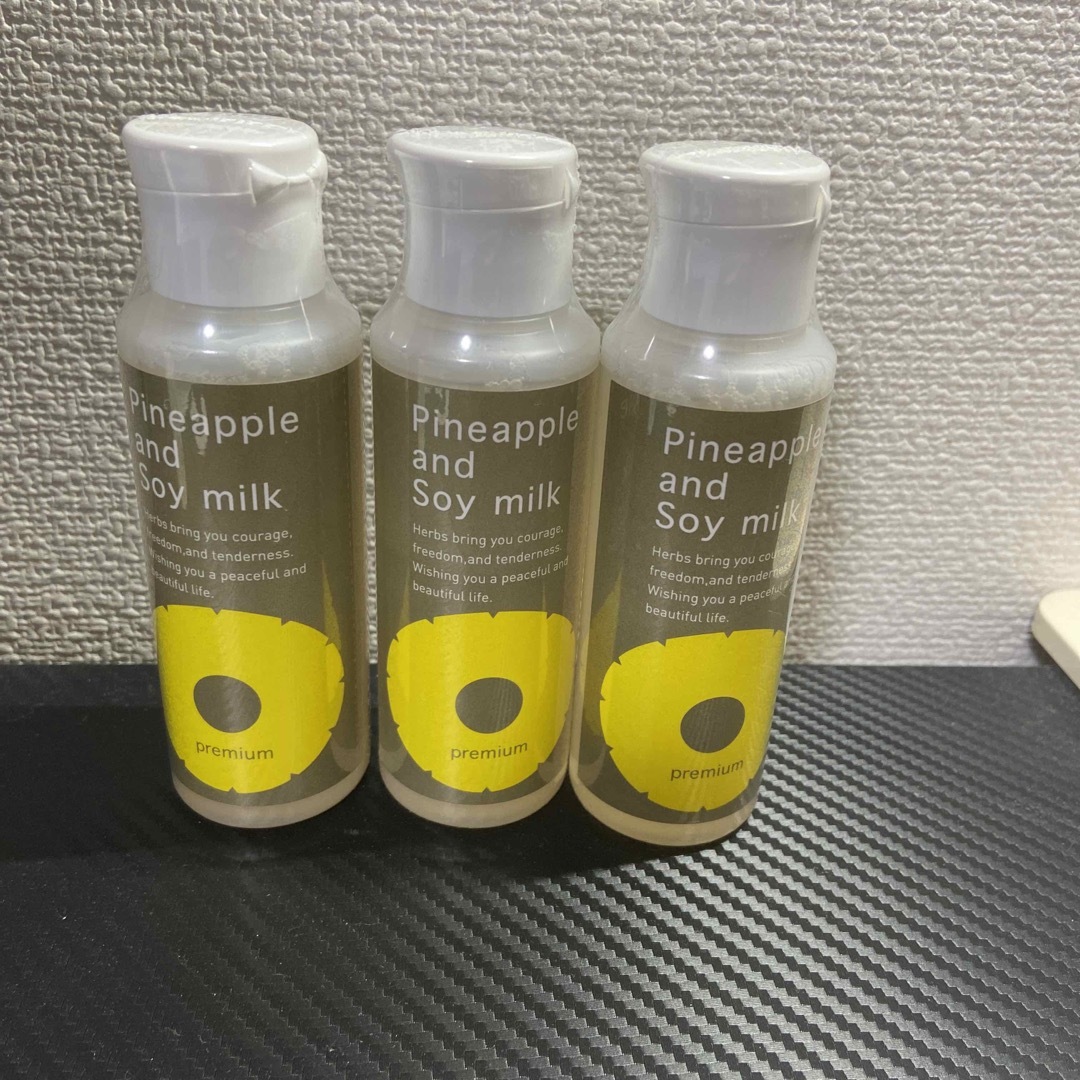 パイナップル豆乳ローションプレミアム 100ml ×3本セット 鈴木ハーブ研究所 コスメ/美容のスキンケア/基礎化粧品(化粧水/ローション)の商品写真