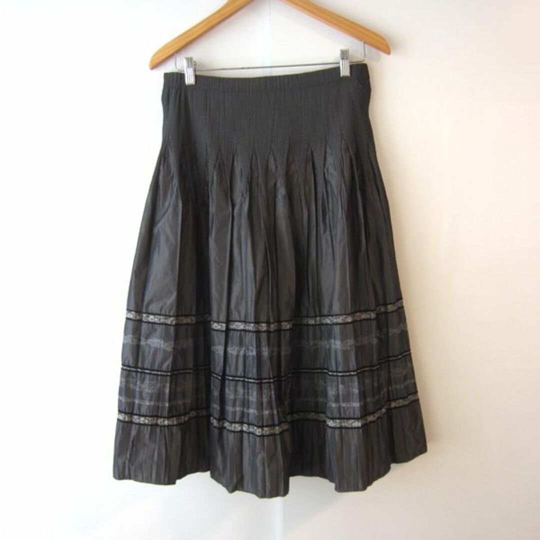 ESPERANZA(エスペランサ)の美品　ESPERANZA／エスペランサ　光沢素材　プリーツスカート レディースのスカート(ひざ丈スカート)の商品写真