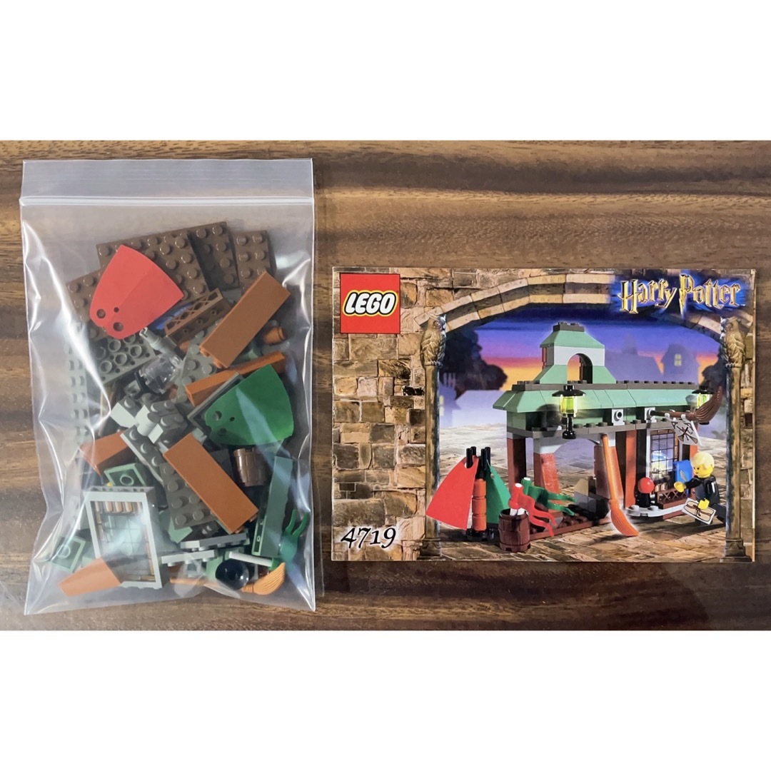Lego(レゴ)の激レア レゴ ハリーポッター 高級クィディッチ用具店7-12 4719(箱無し) キッズ/ベビー/マタニティのおもちゃ(積み木/ブロック)の商品写真