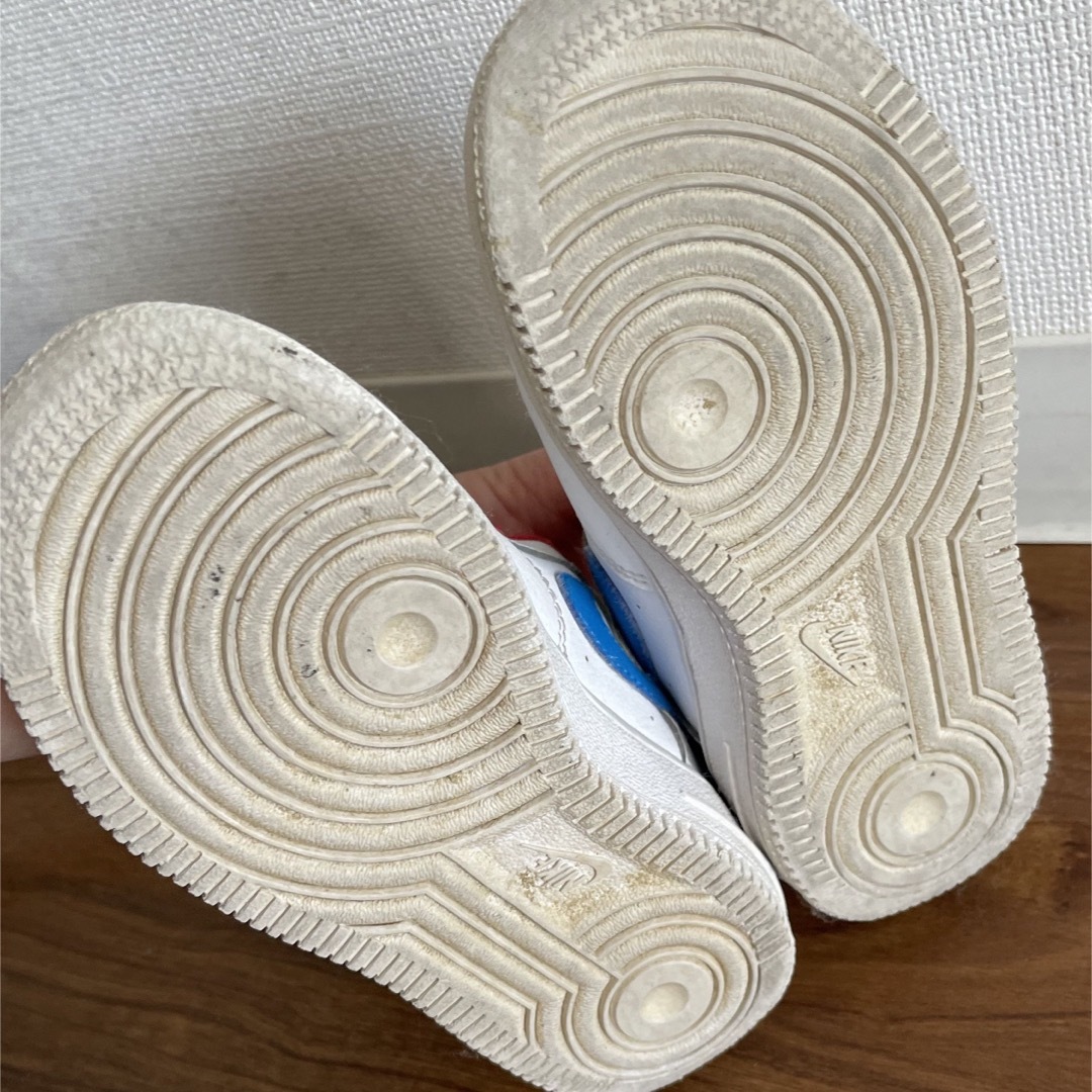 NIKE(ナイキ)のNIKE フォース1 トグル キッズ/ベビー/マタニティのキッズ靴/シューズ(15cm~)(スニーカー)の商品写真