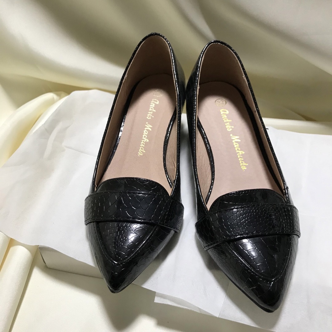 パンプス　ブラック　黒　型押し　小さいサイズ　エナメル　20.5cm レディースの靴/シューズ(ハイヒール/パンプス)の商品写真