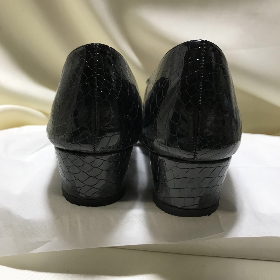パンプス　ブラック　黒　型押し　小さいサイズ　エナメル　20.5cm レディースの靴/シューズ(ハイヒール/パンプス)の商品写真