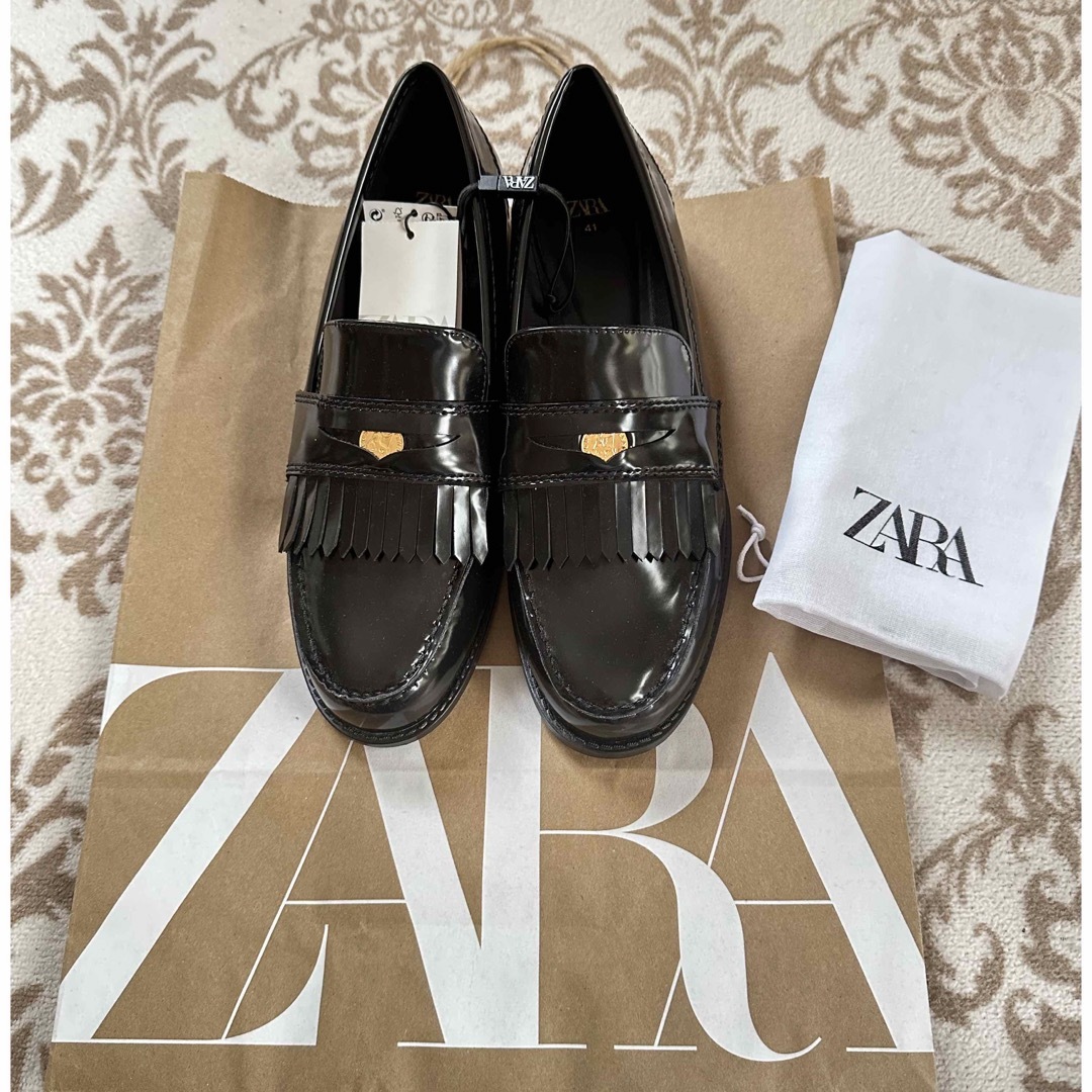 ZARA(ザラ)のZARAフラットローファーメタルディテール41サイズ レディースの靴/シューズ(ローファー/革靴)の商品写真