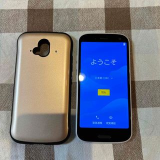 エヌティティドコモ(NTTdocomo)のFCNT らくらくスマートフォン F-52B ホワイト(スマートフォン本体)